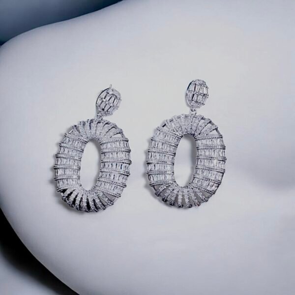 Ivy Round Banquet earring
