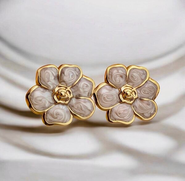 Fiona Earring (Beige)