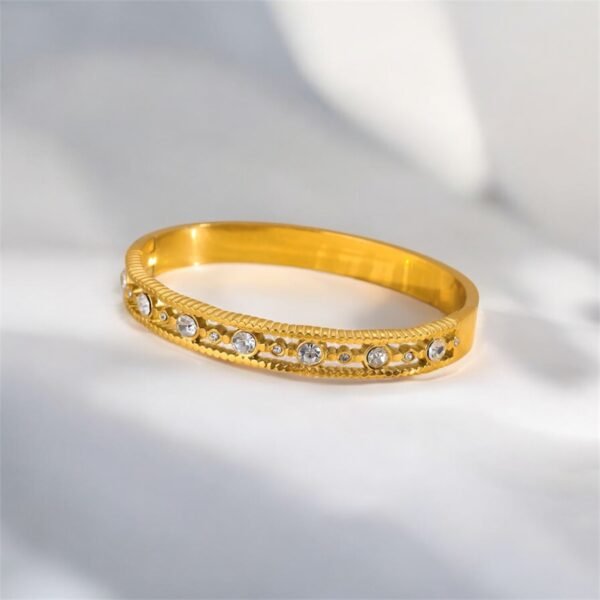 Zeola Zircon Bracelet