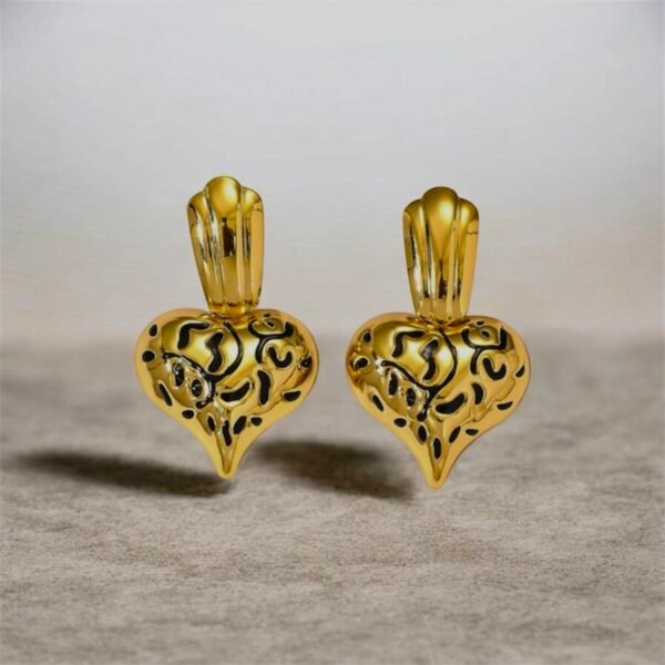 Trixy Heart Earring (Black)