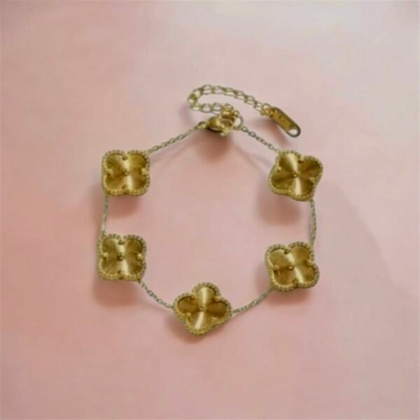 Lyra Clover Bracelet