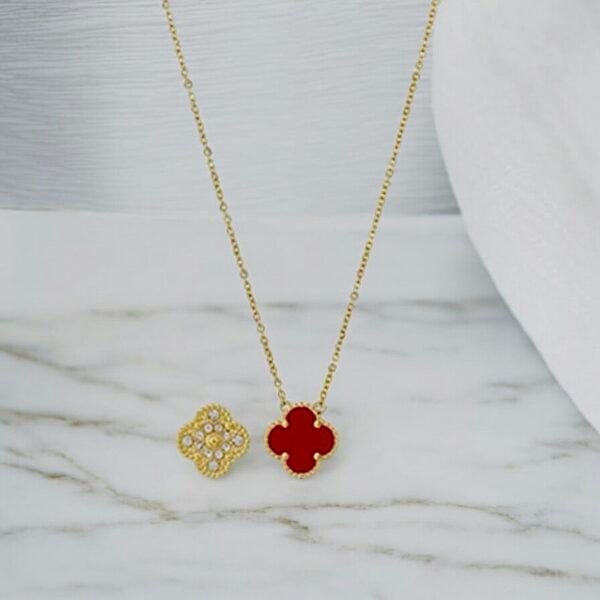 Lila zircon clover Necklace