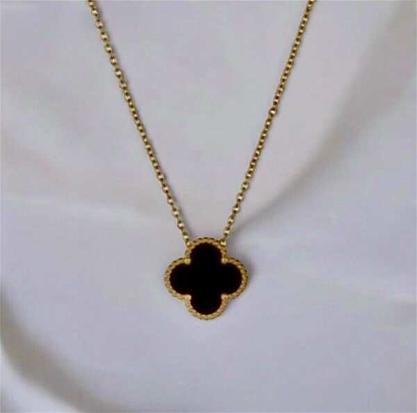 Hallie clover necklace